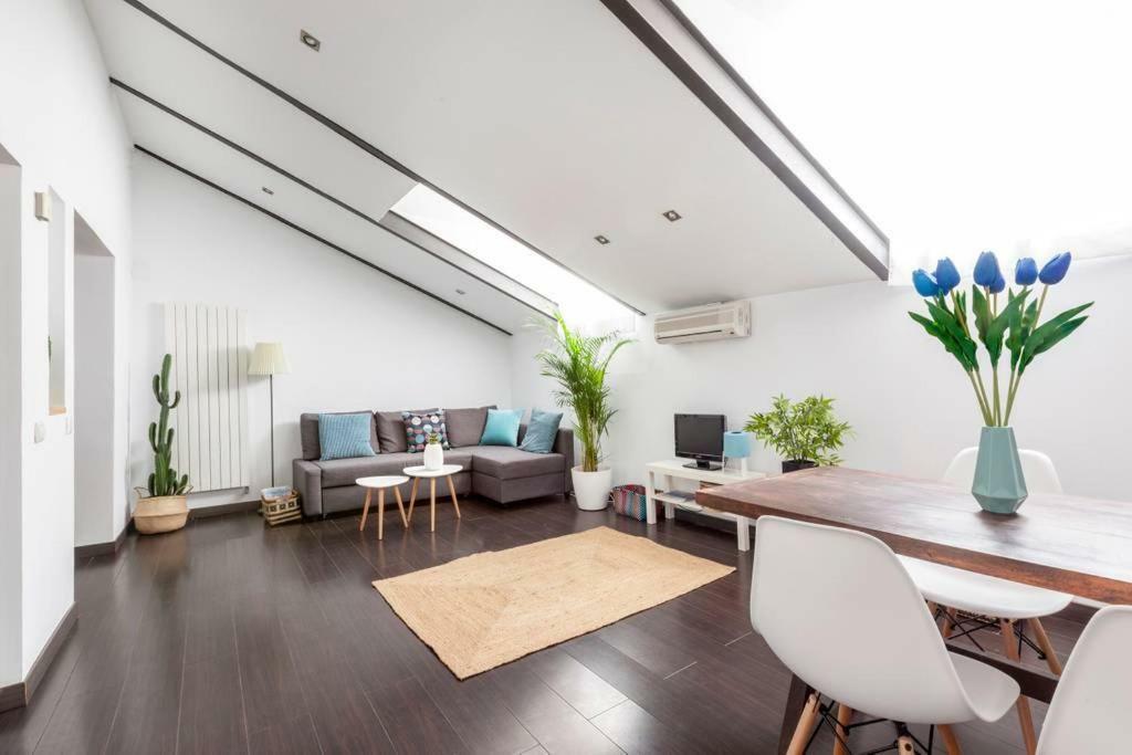 Modern Top Floor Loft At Malasana'S Heart Madrid Esterno foto