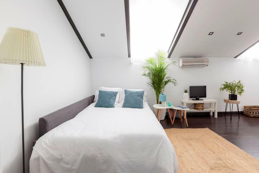 Modern Top Floor Loft At Malasana'S Heart Madrid Esterno foto